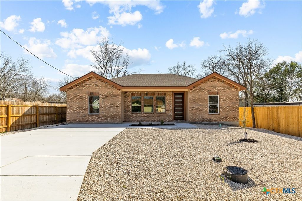 209 Troell Street, Seguin