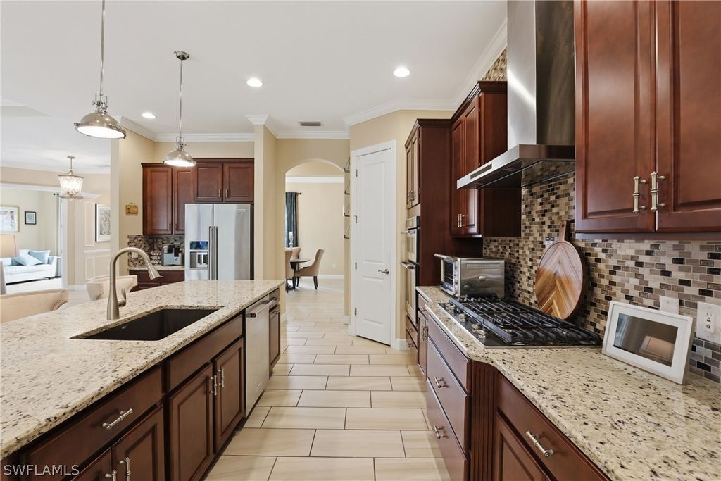 2303 Somerset Pl, Naples