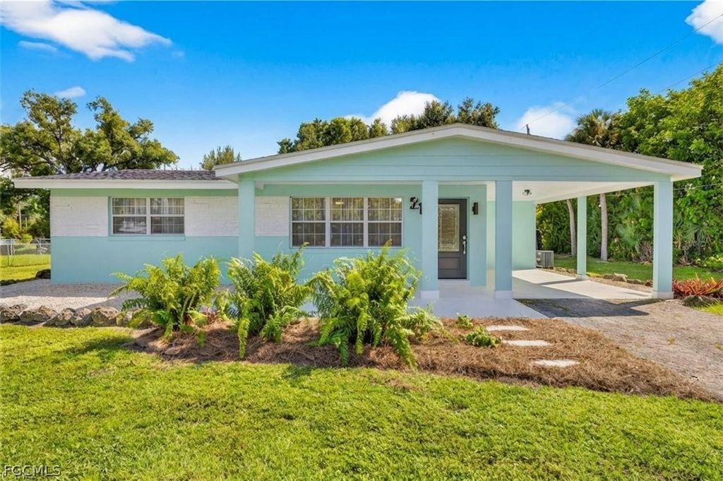 21 E Mariana Ave, NORTH FORT MYERS