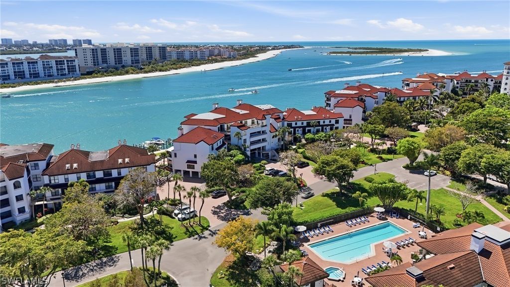 309 La Peninsula Blvd 309, Naples