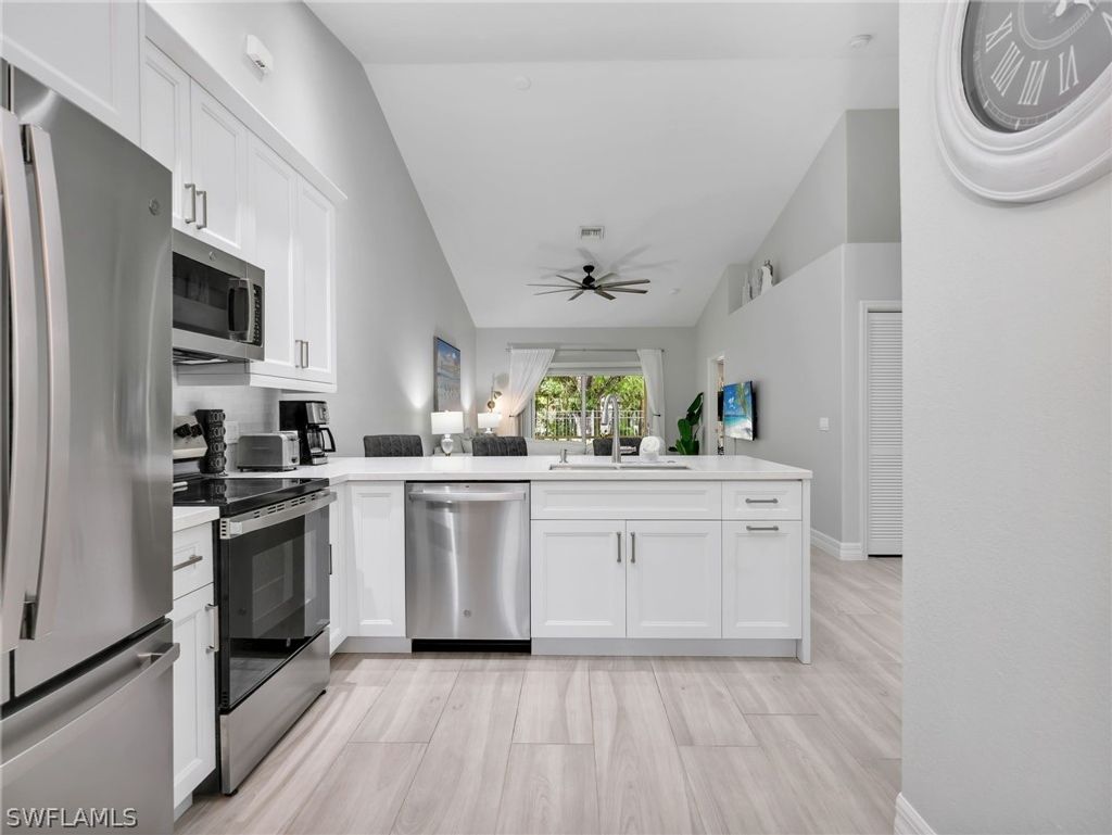 3505 Avion Woods Ct 902, Naples