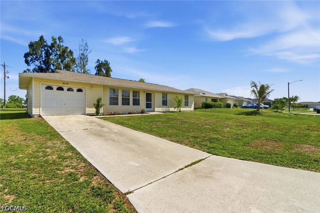 2115 Ne 25th St, Cape Coral