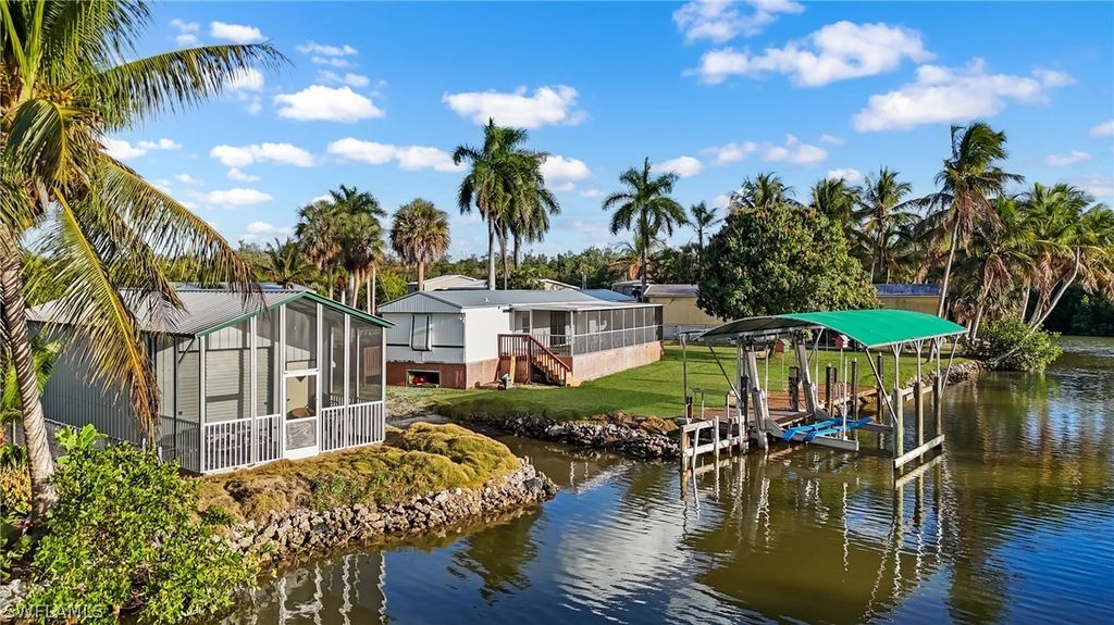 17 Spoonbill Ave, Everglades City