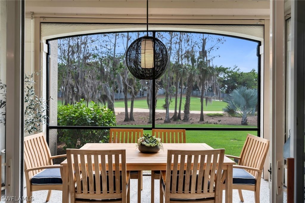 2830 Tiburon Blvd E 101, Naples