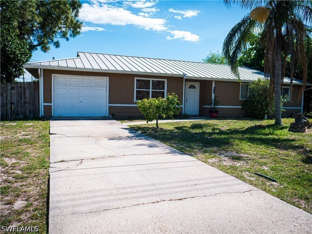 9140 San Carlos Blvd, FORT MYERS