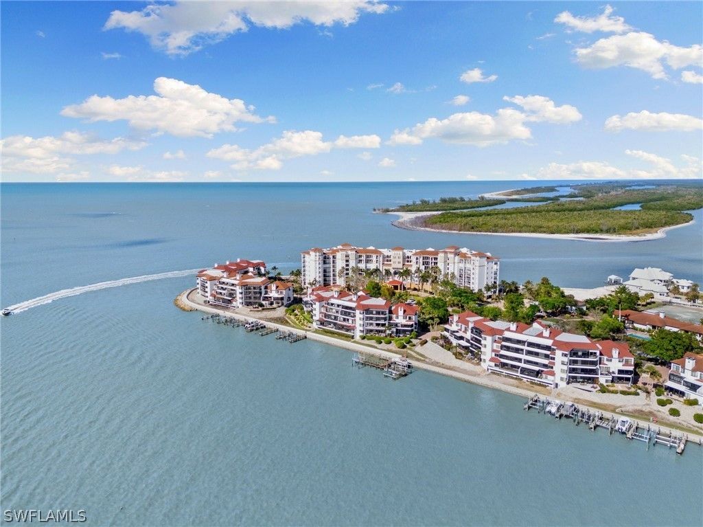406 La Peninsula Blvd 406, Naples