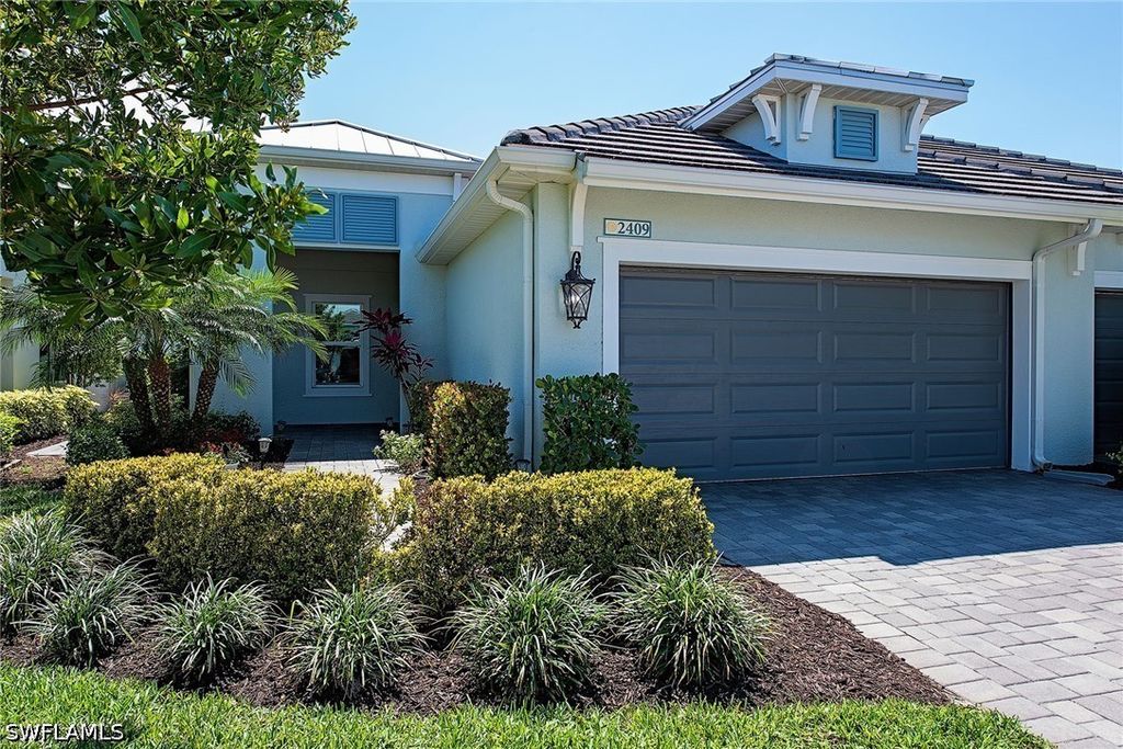 2409 Ariane Dr, Naples