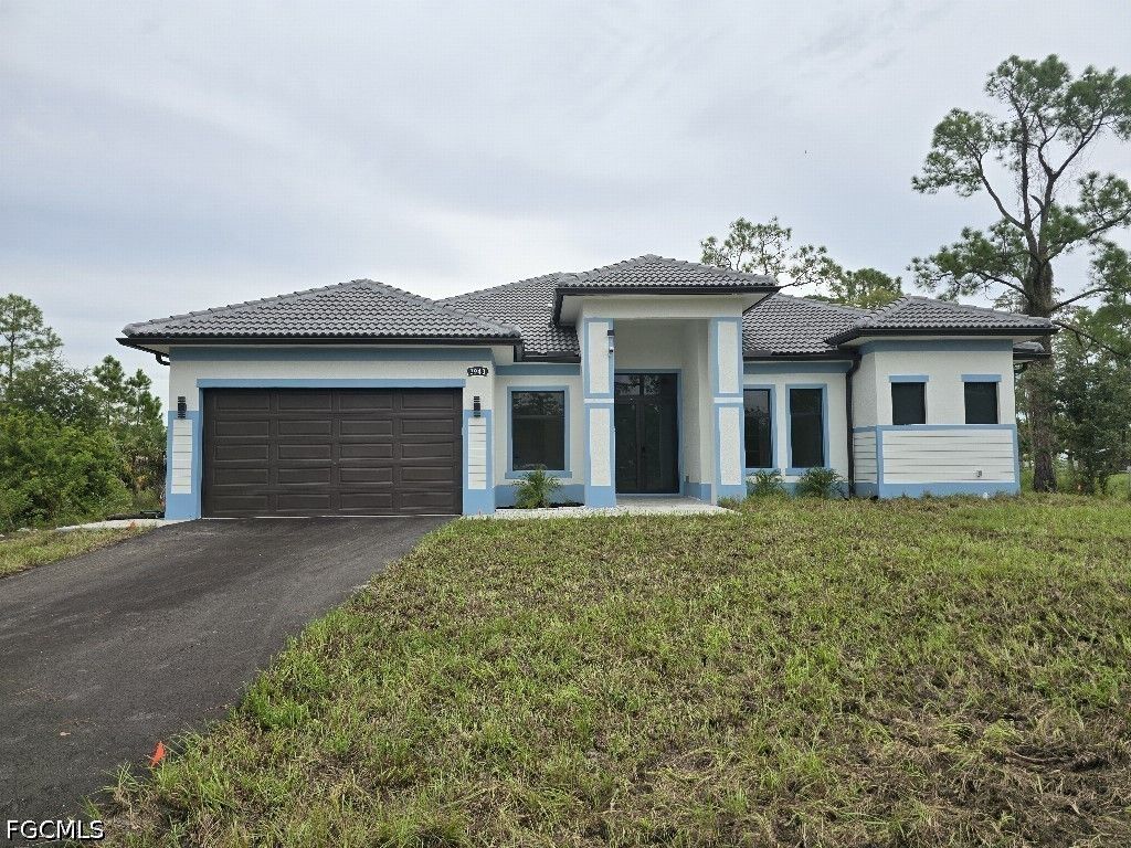 3943 16th Ave Ne, NAPLES