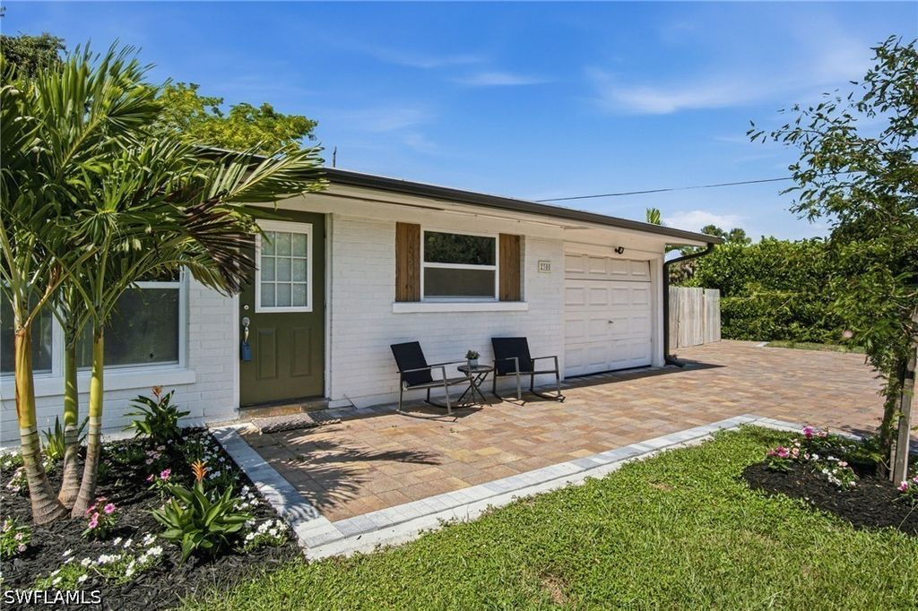 2300 Estey Ave, Naples