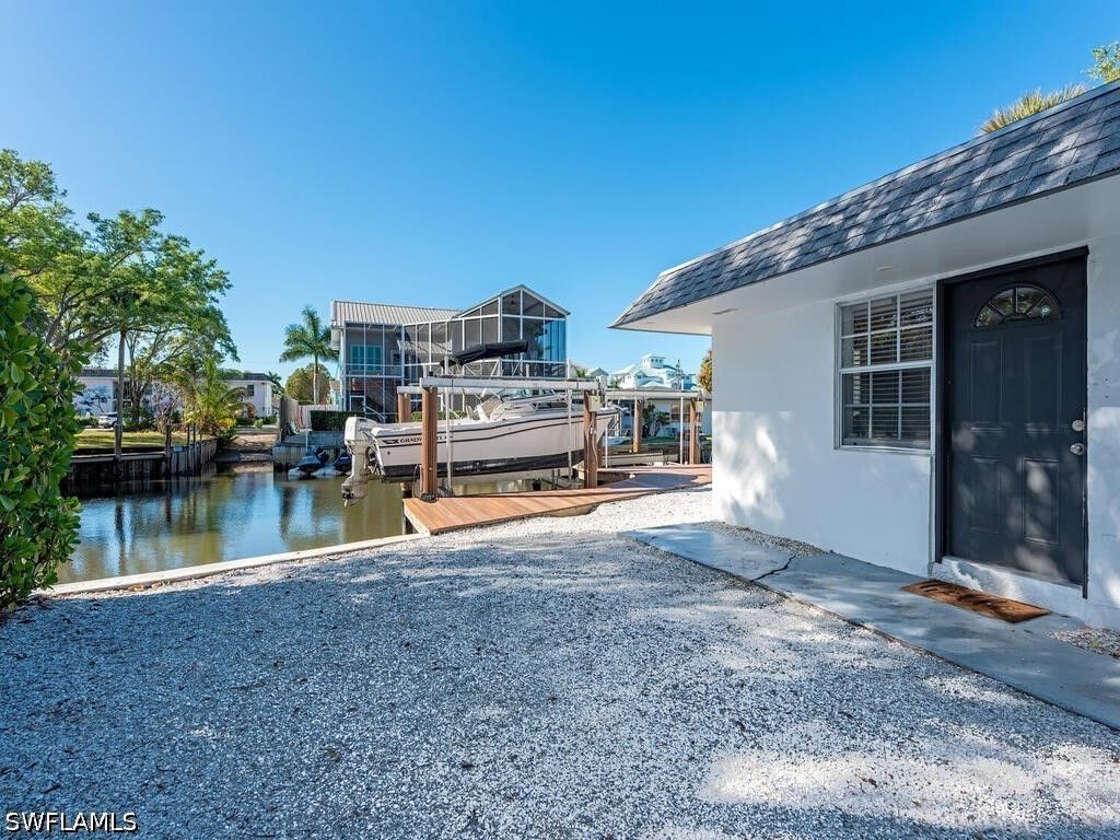2836 Bayview Dr, Naples