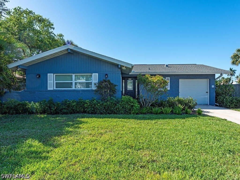 2772 Bayview Dr, Naples