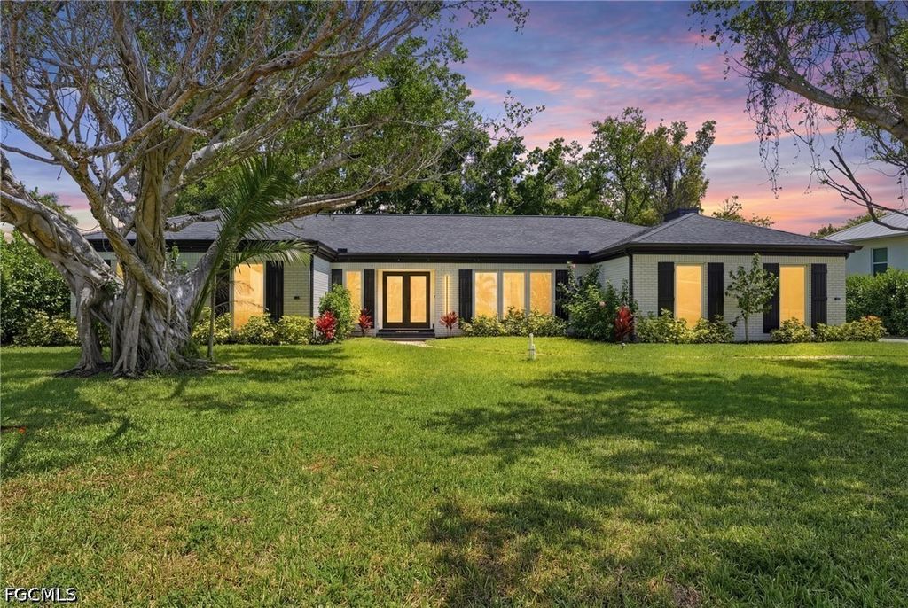 3931 W Riverside Dr, FORT MYERS