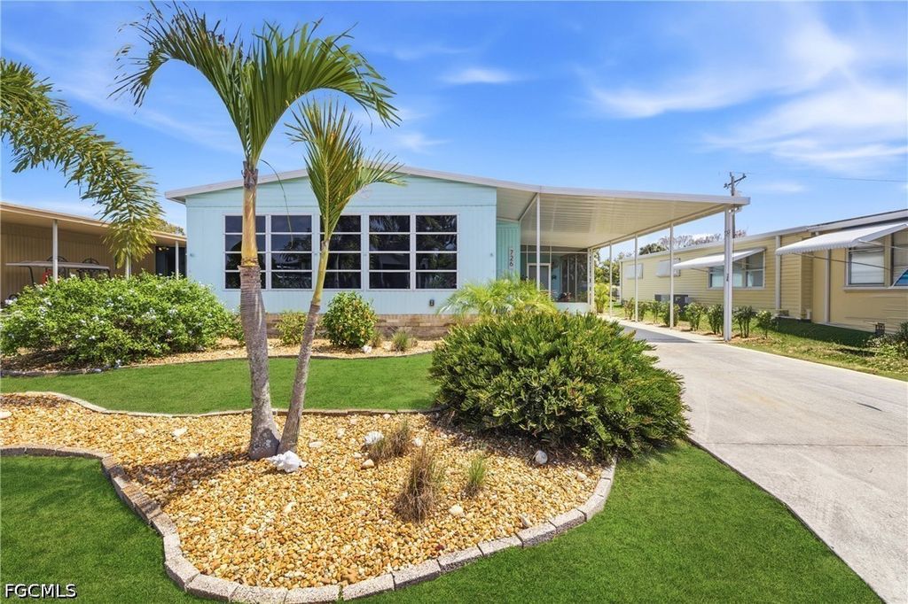 726 Knotty Pine Cir, NORTH FORT MYERS