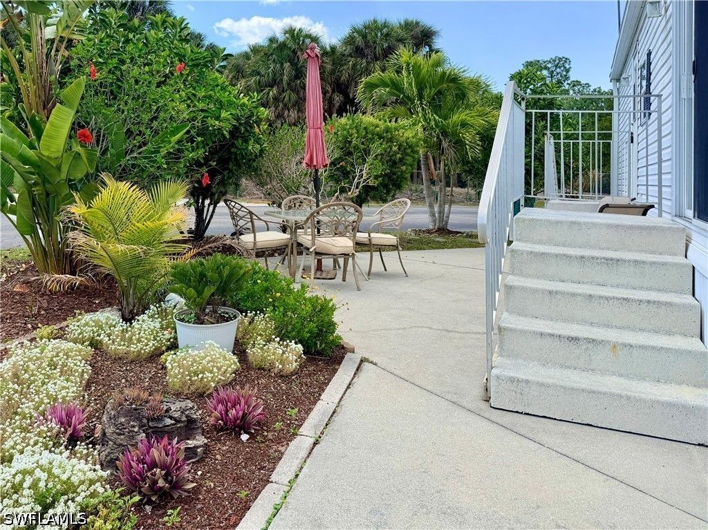 2 Jade Dr 2j, Naples