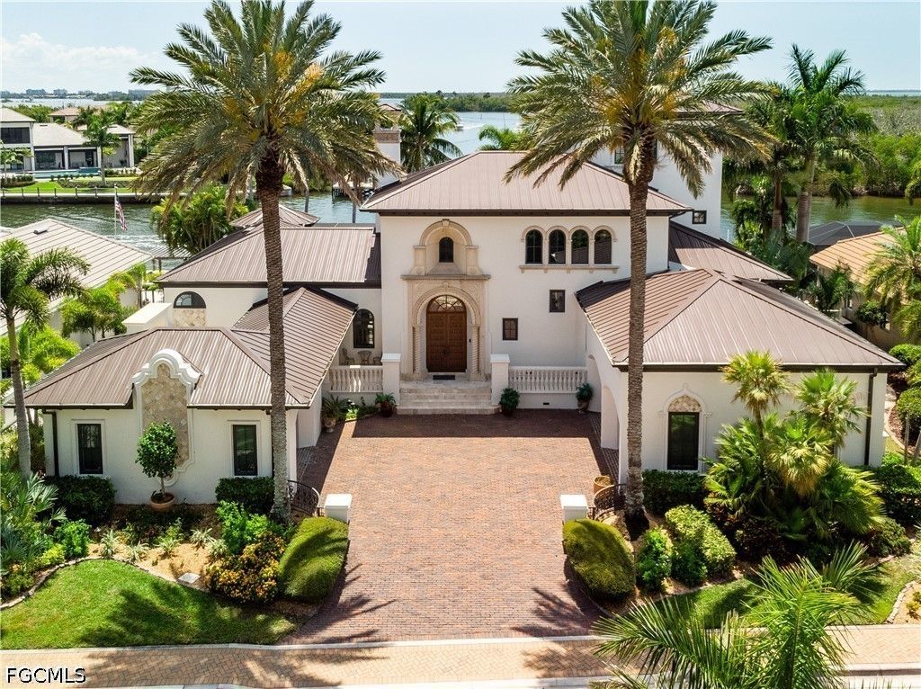 1526 Hermitage Ln, CAPE CORAL
