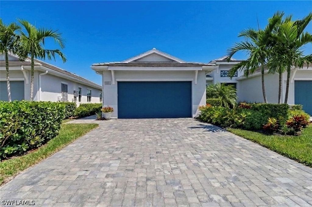 8966 Saint Lucia Dr, Naples