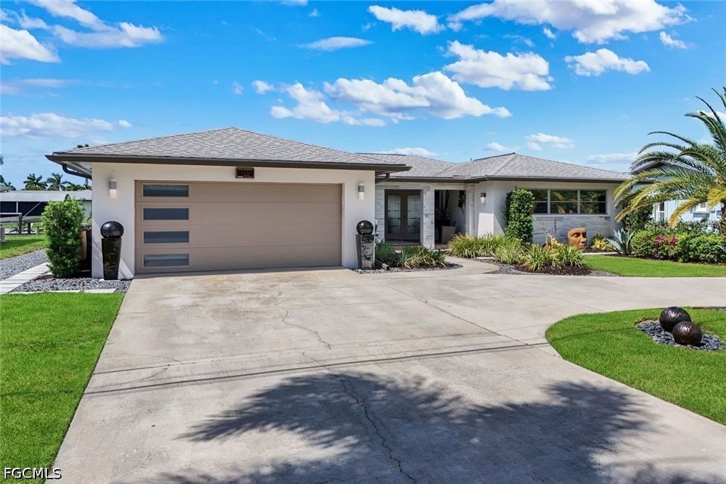 409 Tower Dr, Cape Coral