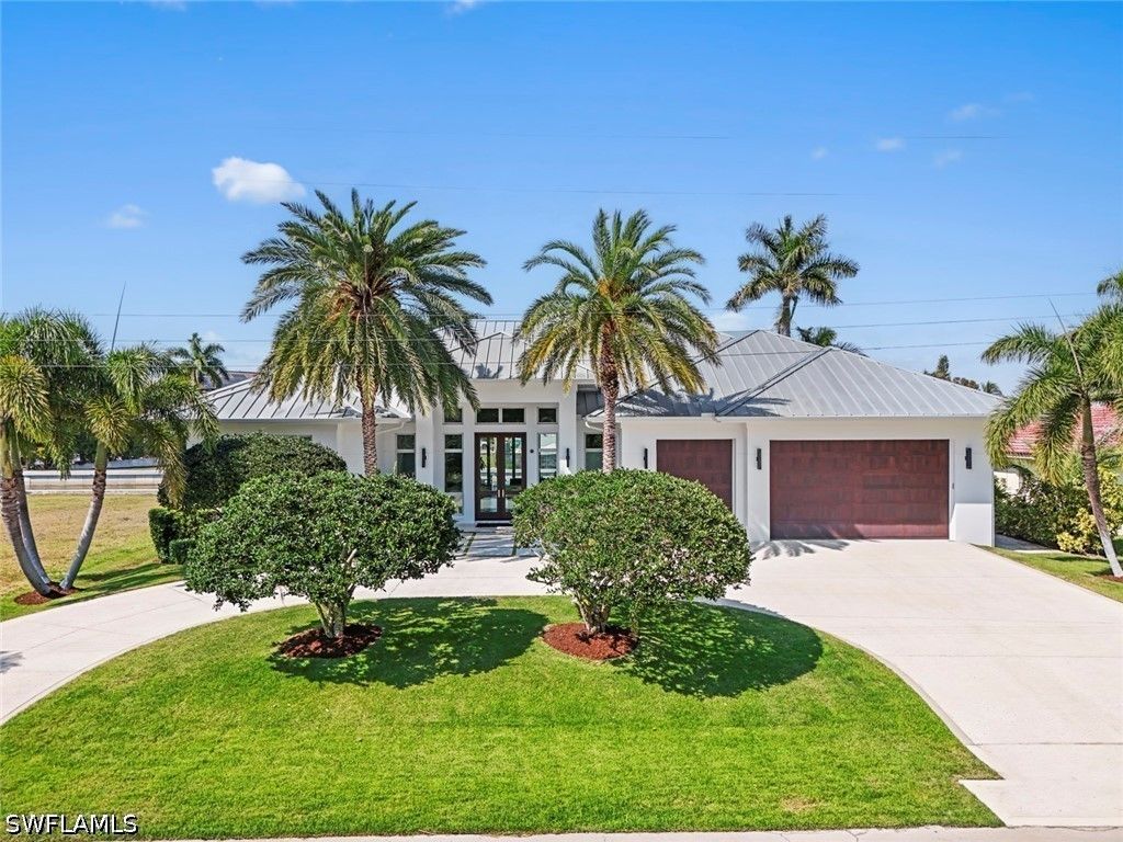 1467 Marlin Dr, Naples