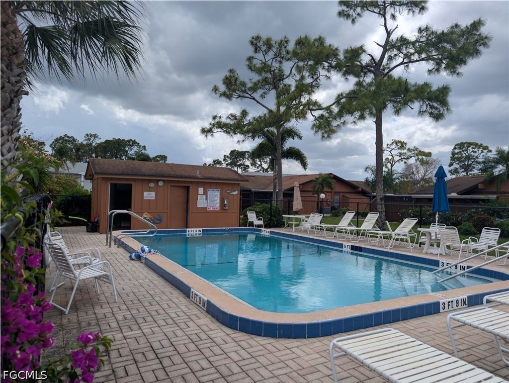 5652 Foxlake Dr, NORTH FORT MYERS