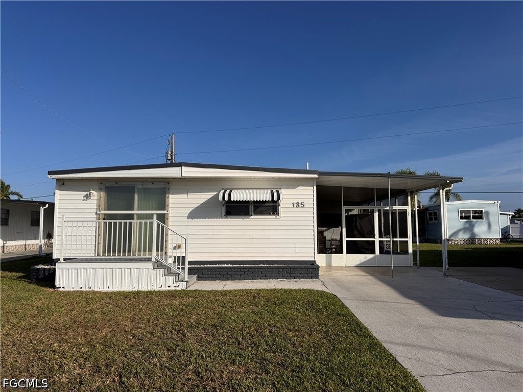 135 Orange Harbor Dr, Fort Myers