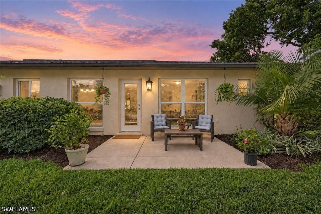 843 Palm View Dr 25, Naples