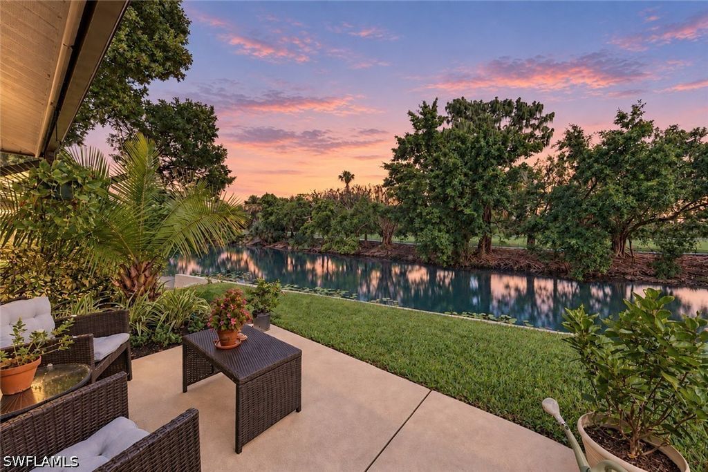 843 Palm View Dr 25, Naples
