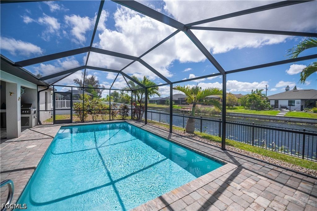 910 Sw 12th Ter, CAPE CORAL