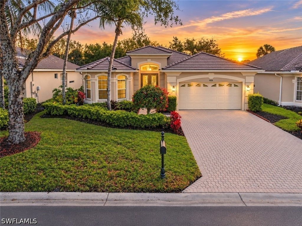 4828 Cerromar Dr, Naples