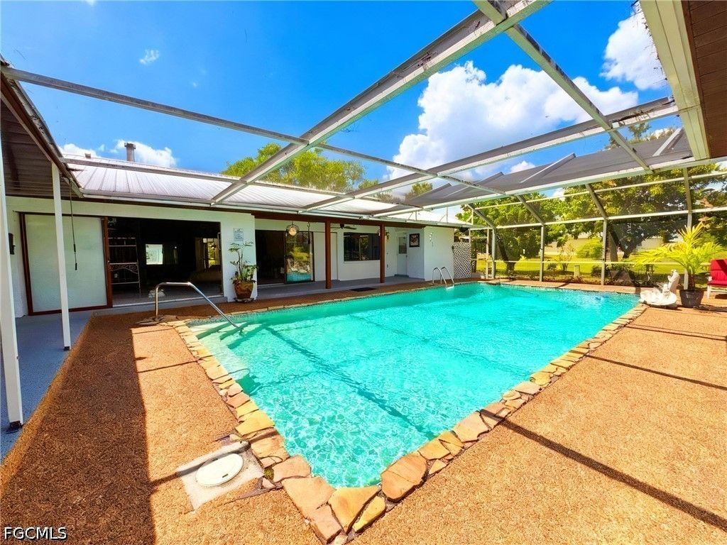 196 E Mariana Ave, NORTH FORT MYERS