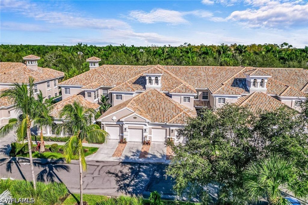 3985 Deer Crossing Ct 103, Naples