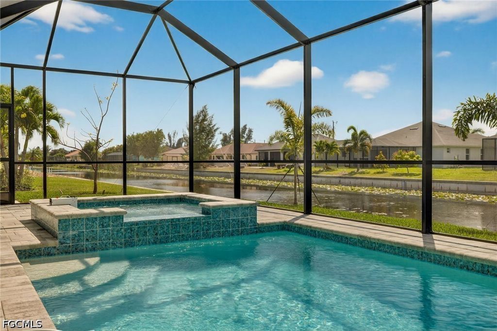 1022 Sw 15th Ave, CAPE CORAL