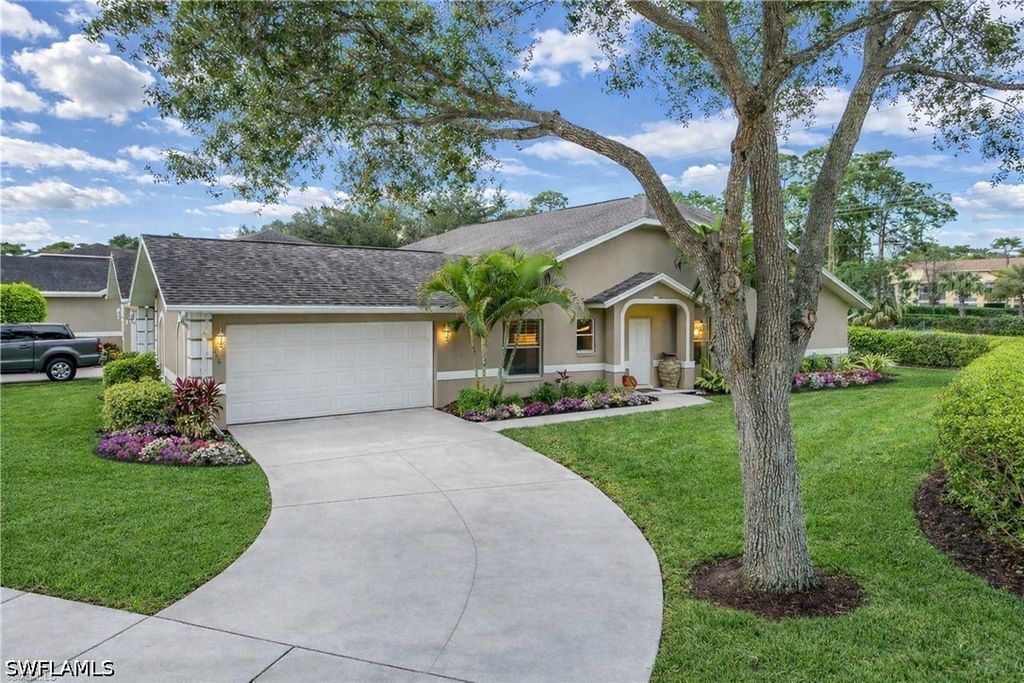 2037 W Crown Pointe Blvd, Naples