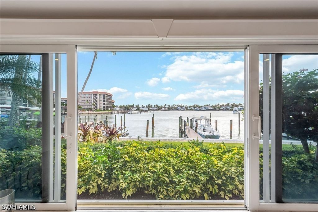 2850 Gulf Shore Blvd N 102, Naples