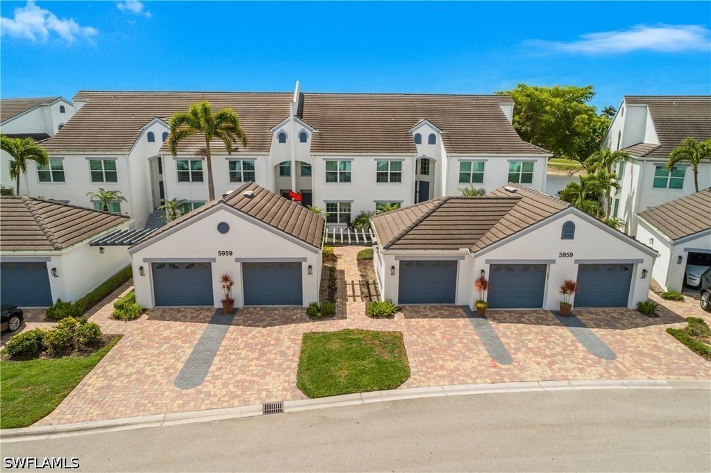 5959 Sand Wedge Ln 403, Naples