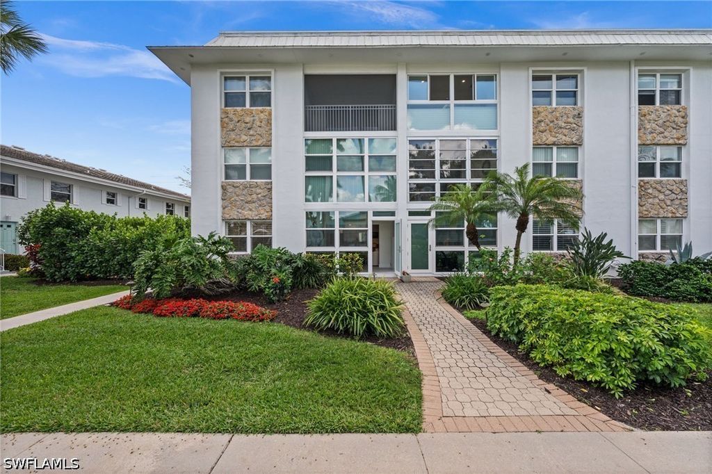 1021 3rd St S 112, Naples