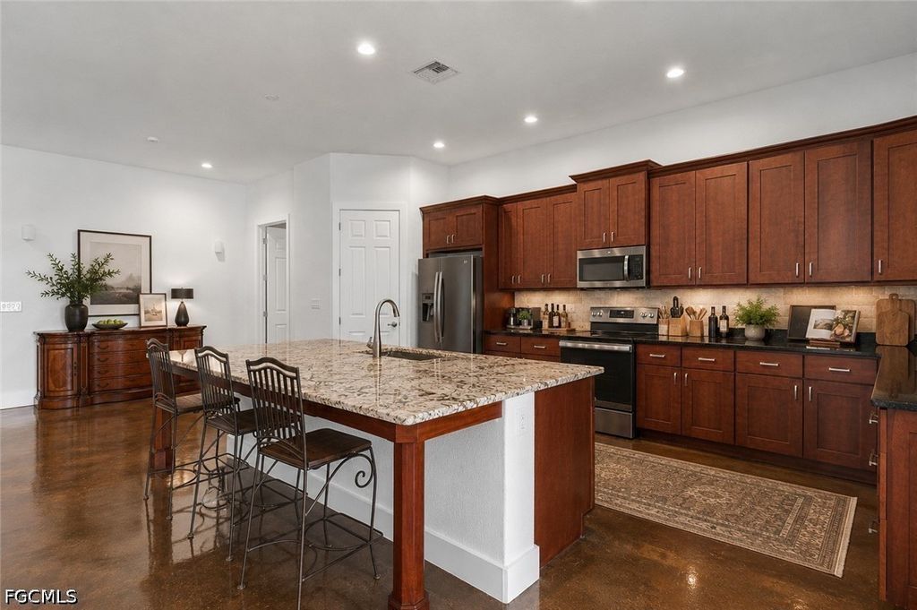 1561 Lynwood Ave, FORT MYERS