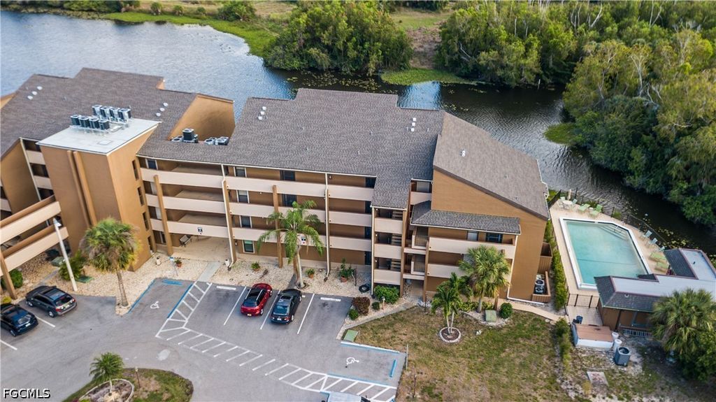2069 W Lakeview Blvd E1, North Fort Myers