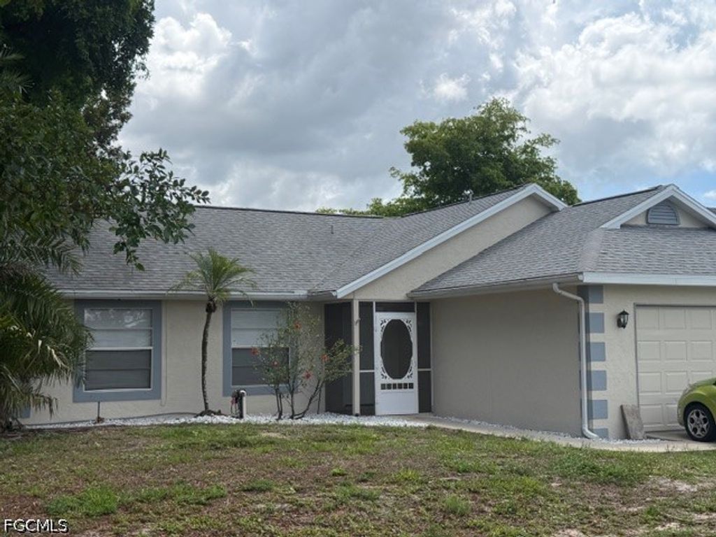 8072 Sandpiper Rd, FORT MYERS