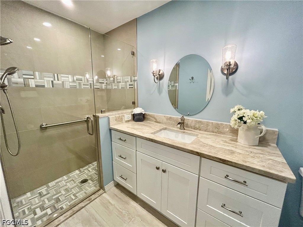 8076 Queen Palm Ln 412, FORT MYERS