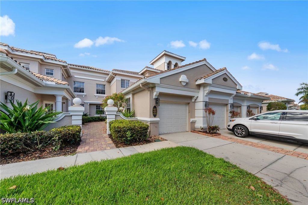 3920 Deer Crossing Ct 202, Naples