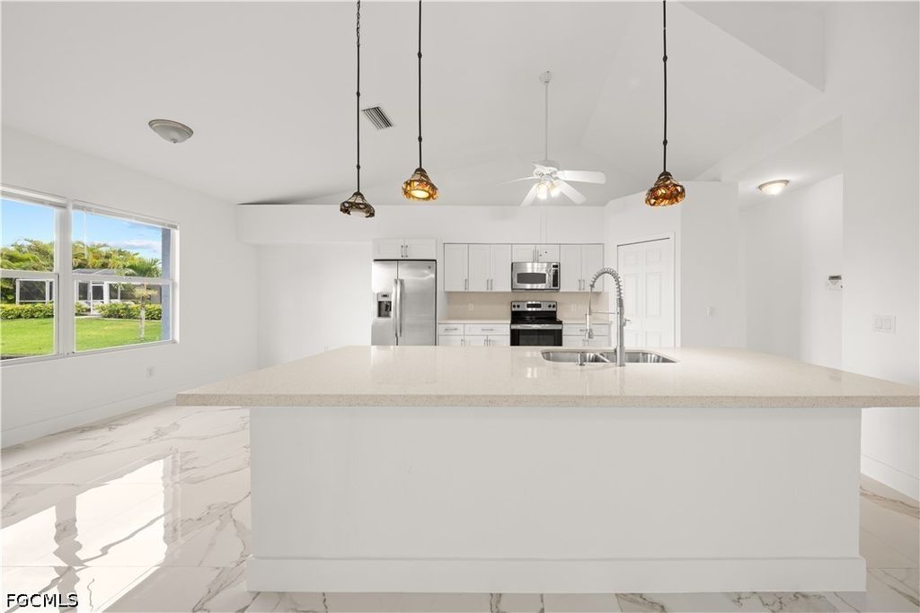 605 Se 23rd Ave, CAPE CORAL