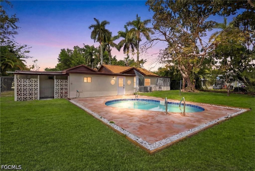 363 New York Dr, FORT MYERS