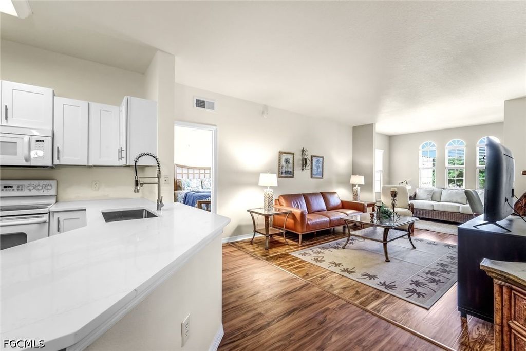 15630 Ocean Walk Cir 210, FORT MYERS