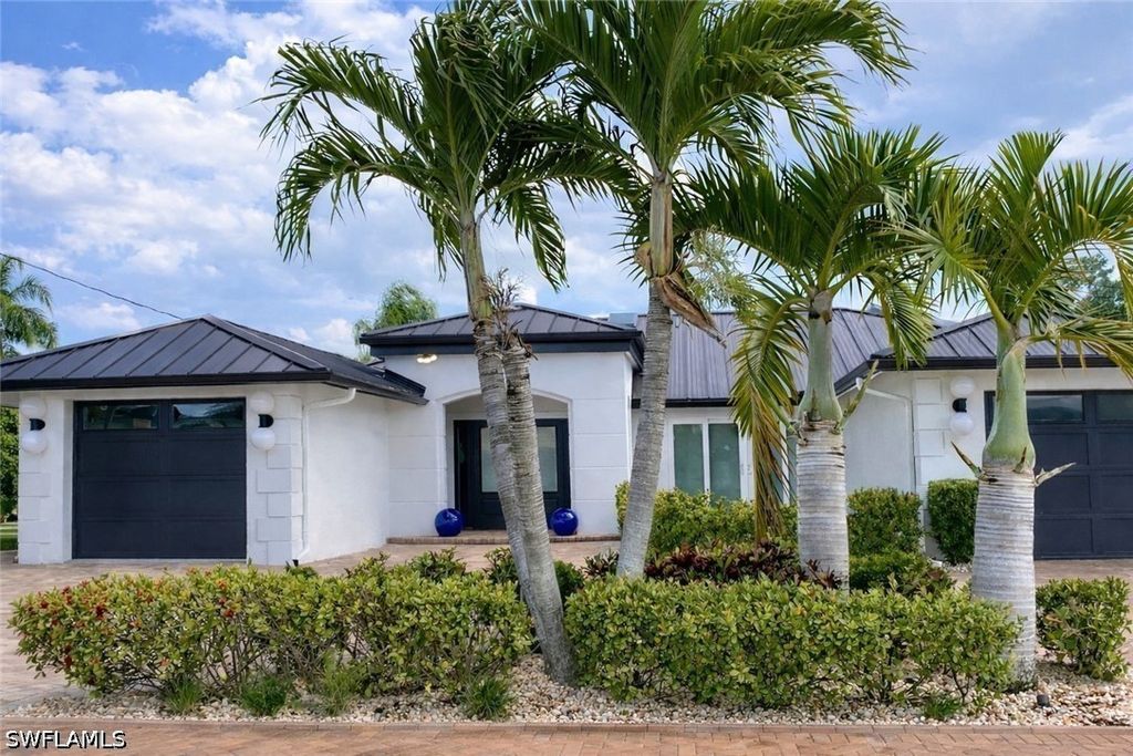 808 Sw 52nd St, Cape Coral
