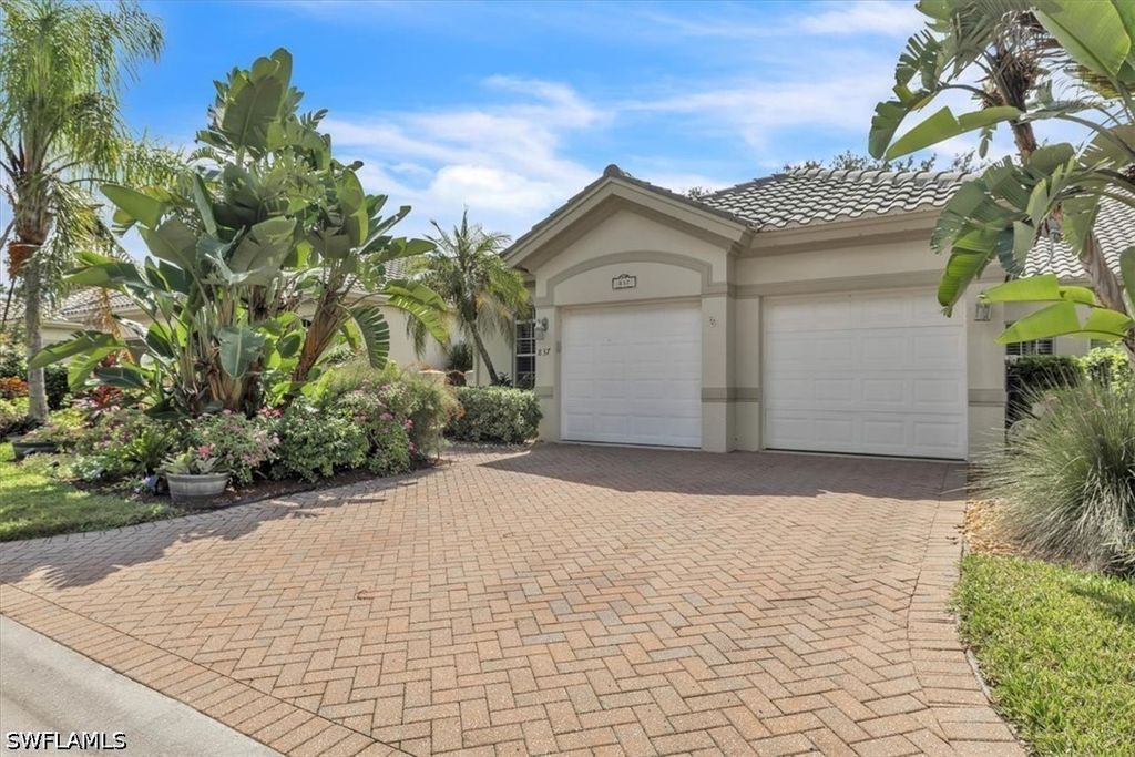 837 Vistana Cir 20, Naples