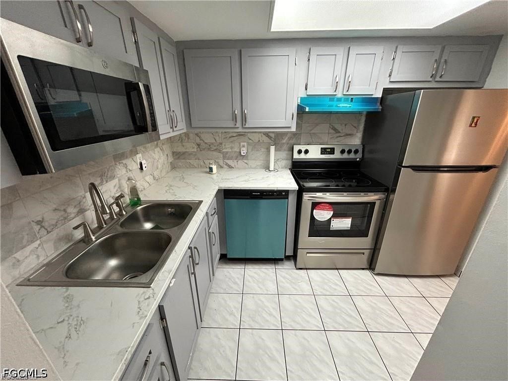 3704 Broadway 107, FORT MYERS
