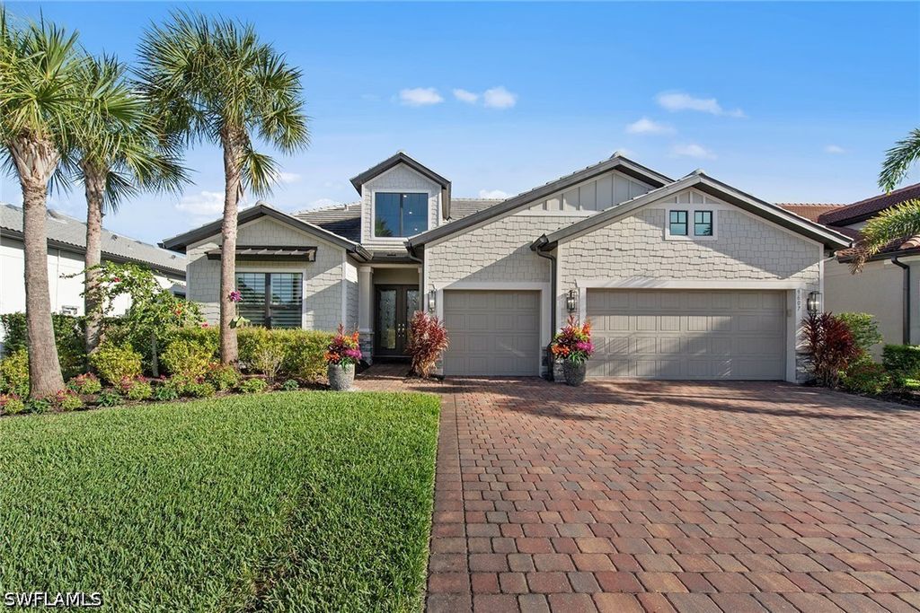 9607 Everglades Dr, Naples