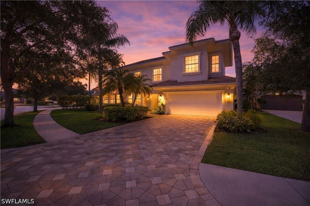2844 Coco Lakes Dr, Naples