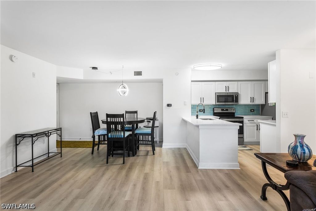 8940 Colonnades Ct E 713, Bonita Springs