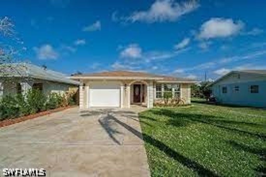 637 95th Ave N, NAPLES